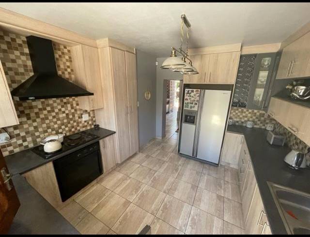 4 BEDROOM PROPERTY TO RENT IN BIRCHLEIGH NORTH